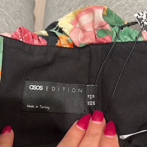 NWT ASOS EDITION LUXE curve EDITION Floral off shoulder puff sleeve dark floral - Picture 4 of 12